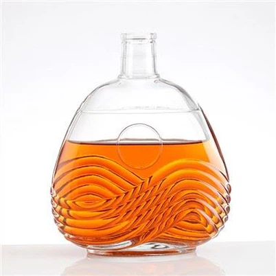 750 ml:n viinipullot tulpilla