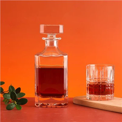 750 ml:n kristallilasipullot