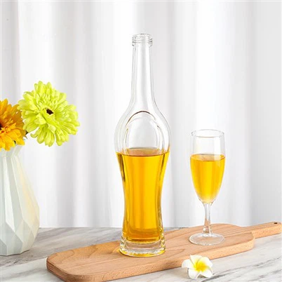 Viskilasipullo kierrekorkilla